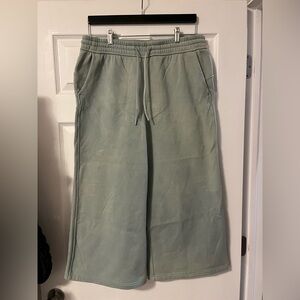 Lululemon loungeful high-rise wide leg crop